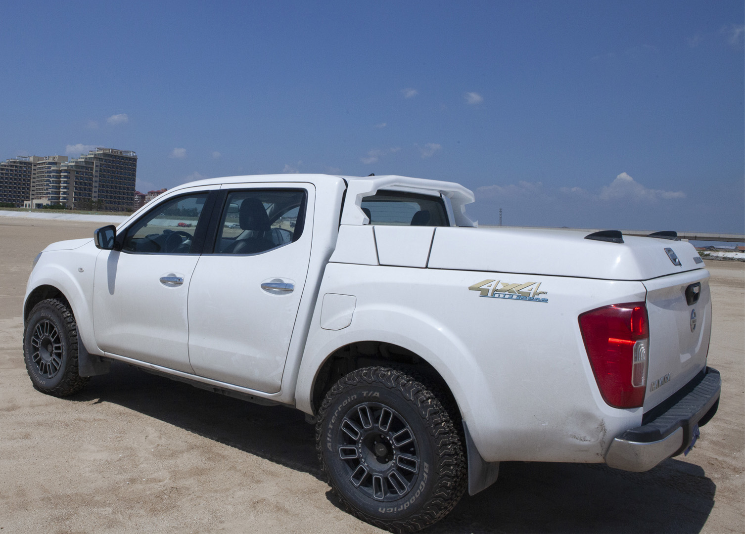 鯊魚王多變體汽車智能皮卡后箱蓋 鯊魚王多變體汽車智能皮卡后箱蓋