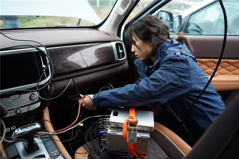 鯊魚王多變體汽車智能皮卡后箱蓋 鯊魚王多變體汽車智能皮卡后箱蓋