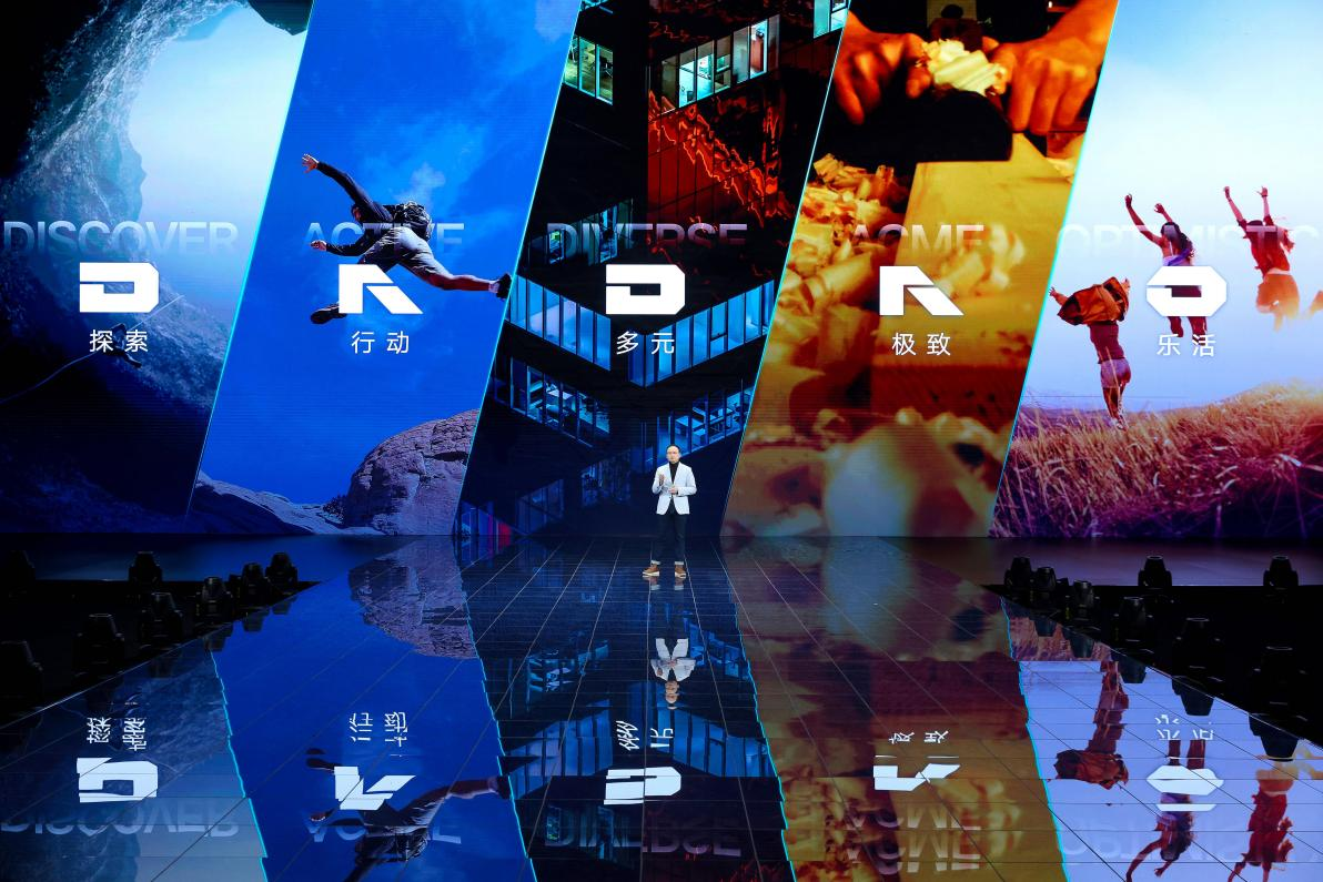 鯊魚王多變體汽車智能皮卡后箱蓋 江鈴皮卡大道品牌隆重發布 引領皮卡全場景時代