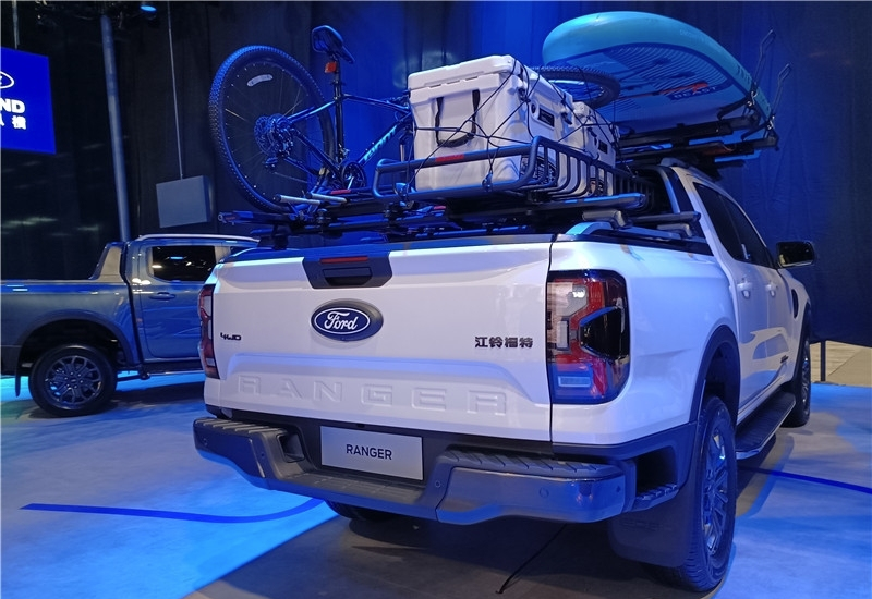 鯊魚王多變體汽車智能皮卡后箱蓋 鯊魚王多變體汽車智能皮卡后箱蓋