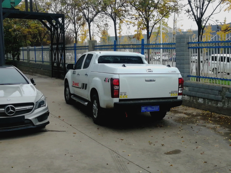 江西五十鈴鈴拓皮卡改裝后箱蓋